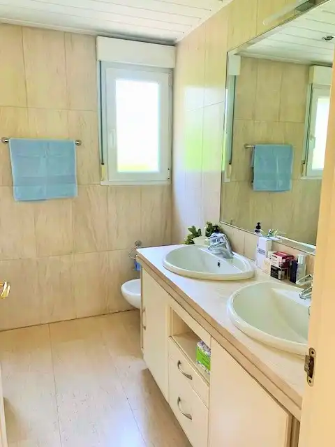Baño de Casa o chalet en venta en Aranjuez con Aire acondicionado, Calefacción y Jardín privado