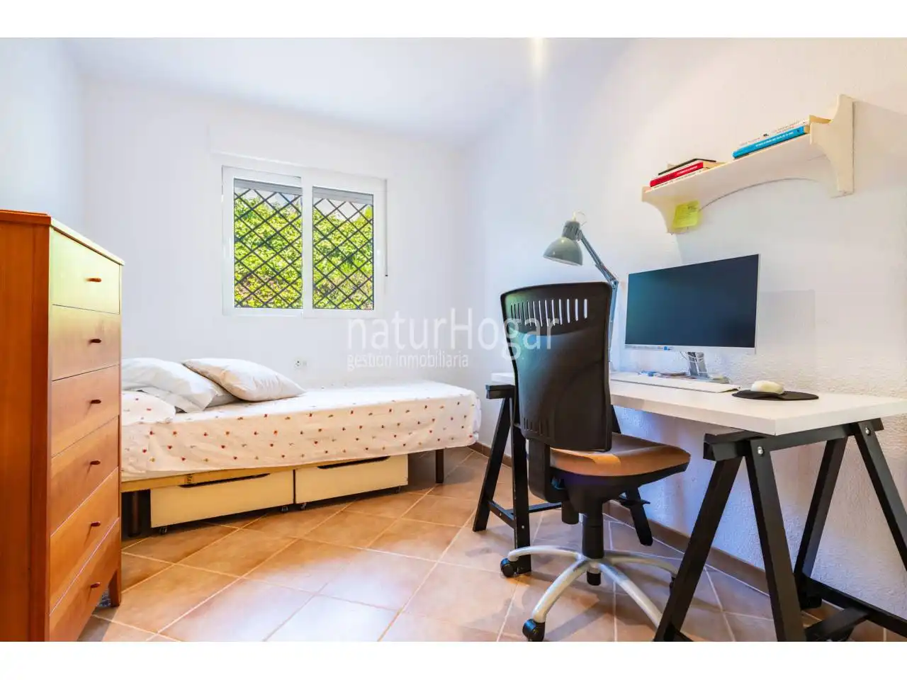 Habitación de Casa o chalet en venta en Paterna con Aire acondicionado, Calefacción y Jardín privado