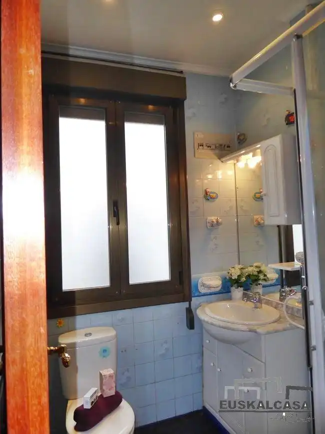 Bathroom of Flat for sale in Bilbao   with Heating and Terrace