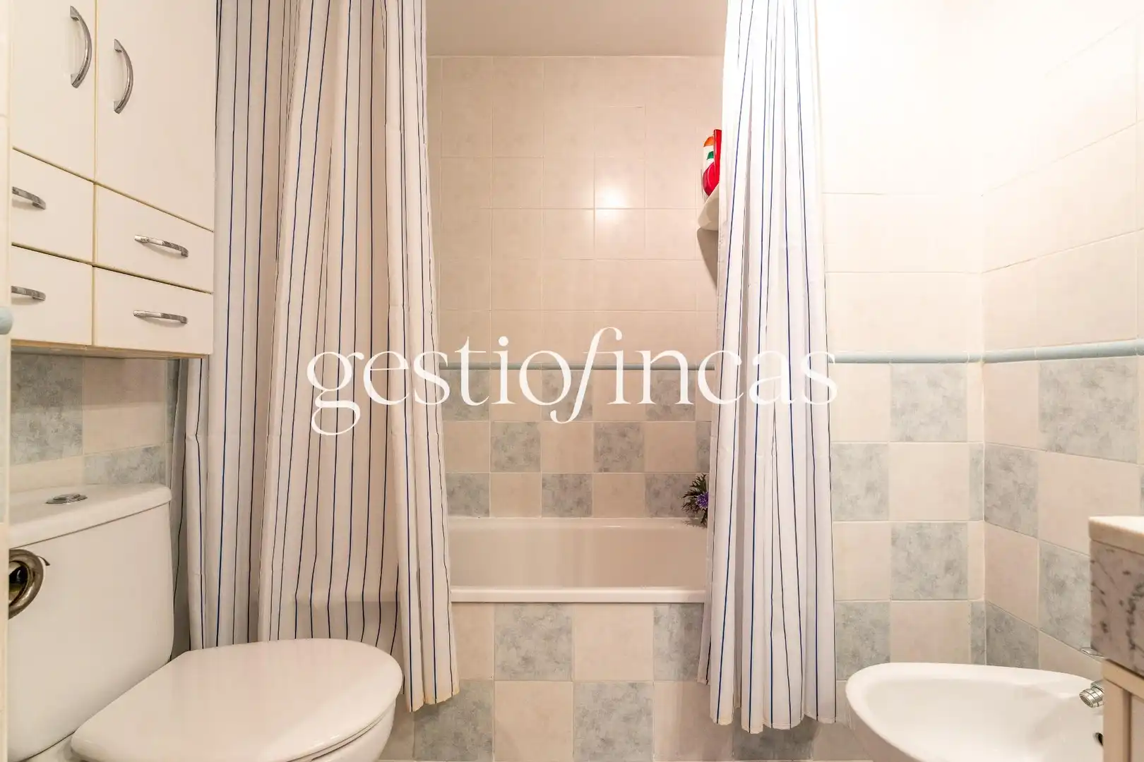 Badezimmer von Wohnungen zum Verkauf in Cambrils mit Klimaanlage, Heizung und Terrasse
