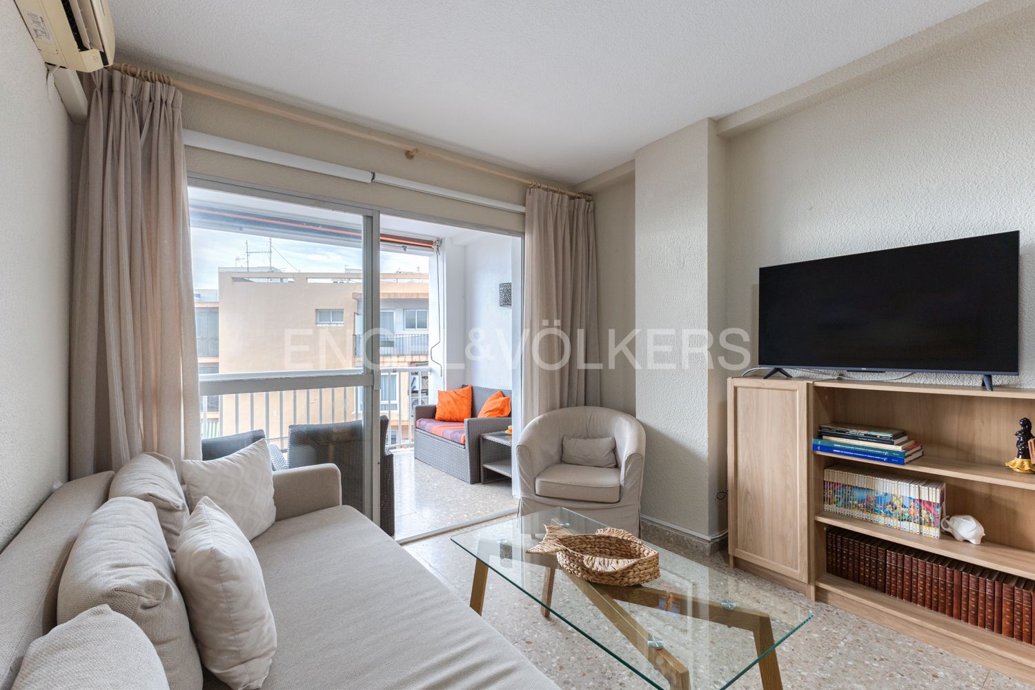 Sala d'estar de Apartament en venda en Benicasim / Benicàssim amb Aire condicionat, Calefacció i Jardí privat