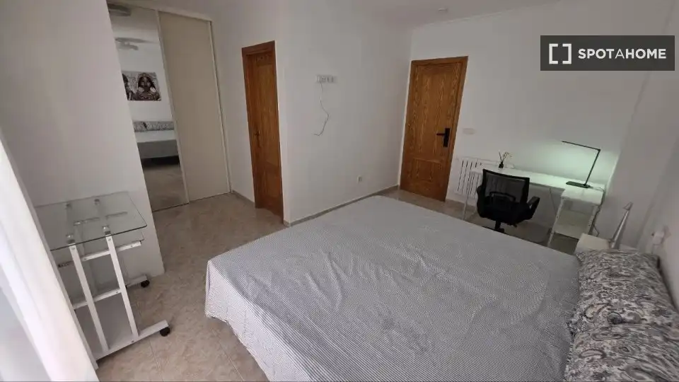 Habitación de Piso para compartir en Mutxamel con Aire acondicionado, Terraza y Amueblado