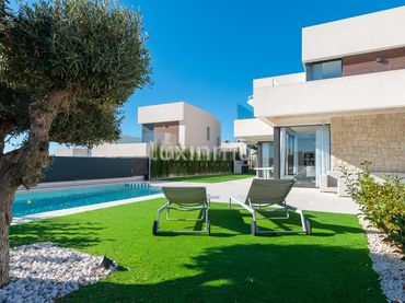 Villa avec piscine à vendre à Golf Bahía