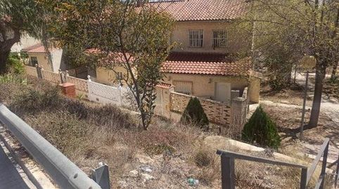 SE VENDE casa  OKUPA en C Tomillo 65 de Elda
