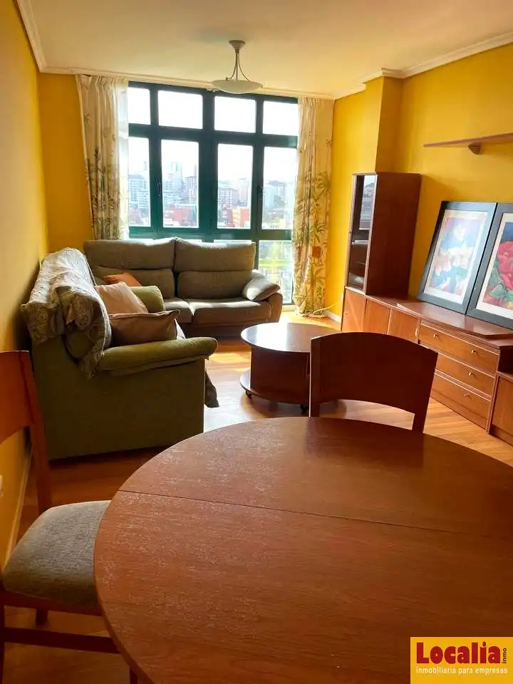 Sala de estar de Piso en venta en Santander con Calefacción, Trastero y Amueblado