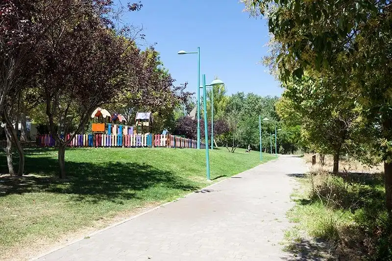 Außenansicht von Wohnung zum Verkauf in Zaragoza mit Heizung, Terrasse und Balkon