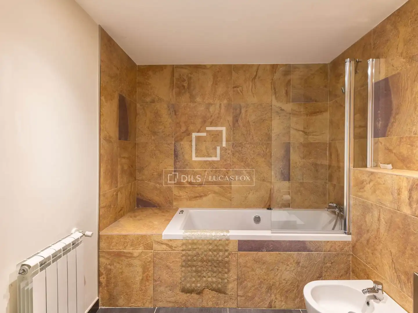 Badezimmer von Haus oder Chalet zum Verkauf in Begur mit Klimaanlage, Heizung und Privatgarten