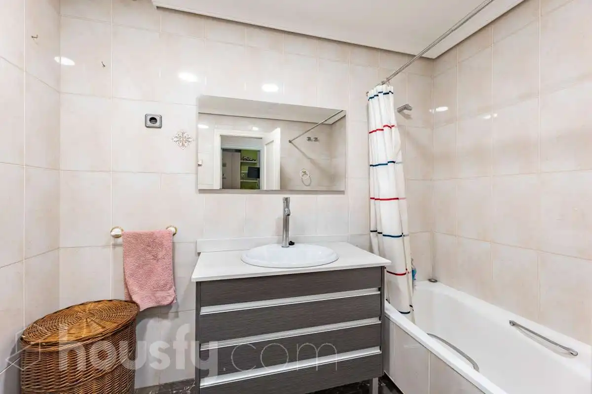 Bathroom of Flat for sale in Pallejà  with Air Conditioner, Heating and Balcony