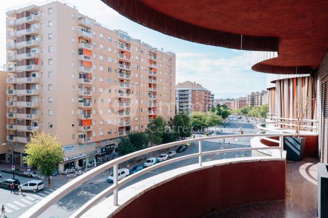 Piso en Venta en Gran Passeig de Ronda en Joc de la Bola - Camps d'Esports