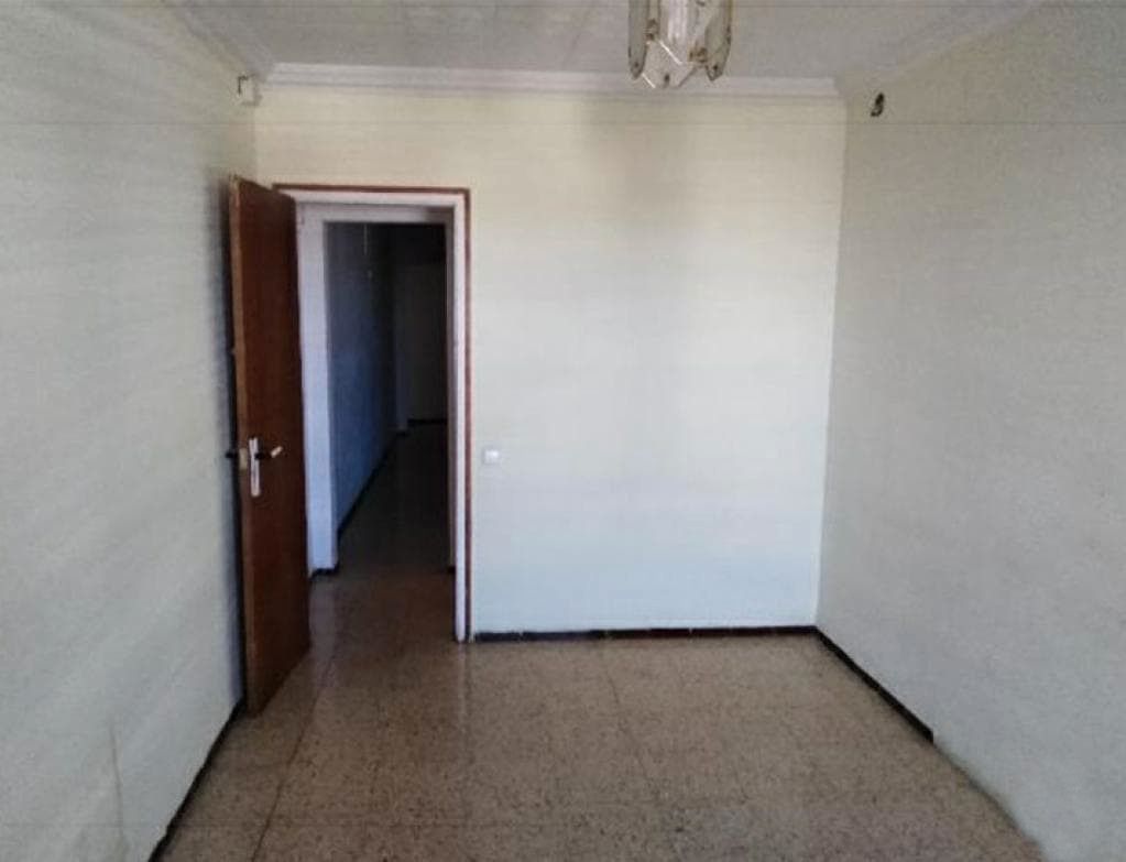 Dormitori de Pis en venda en Figueres amb Terrassa