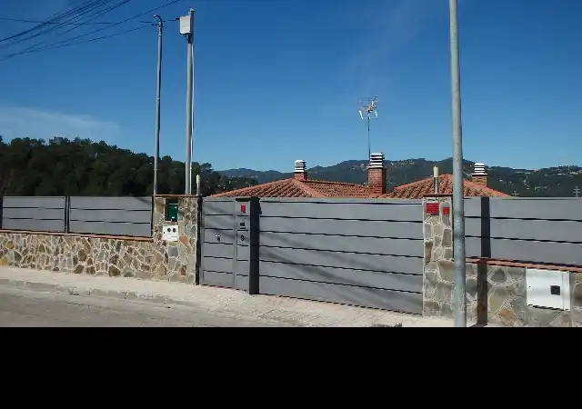 Vista exterior de Pis en venda en Cervelló