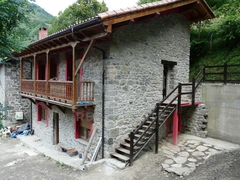 Vista exterior de Finca rústica en venda en Oseja de Sajambre amb Calefacció