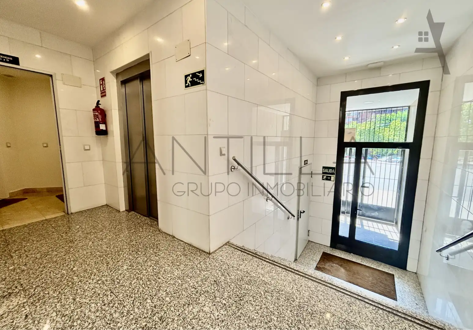 Parking of Flat for sale in Madrid  with Air Conditioner, Heating and Furnished