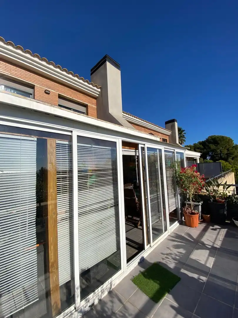 Terrasse von Einfamilien-Reihenhaus zum Verkauf in El Vendrell mit Klimaanlage, Heizung und Terrasse