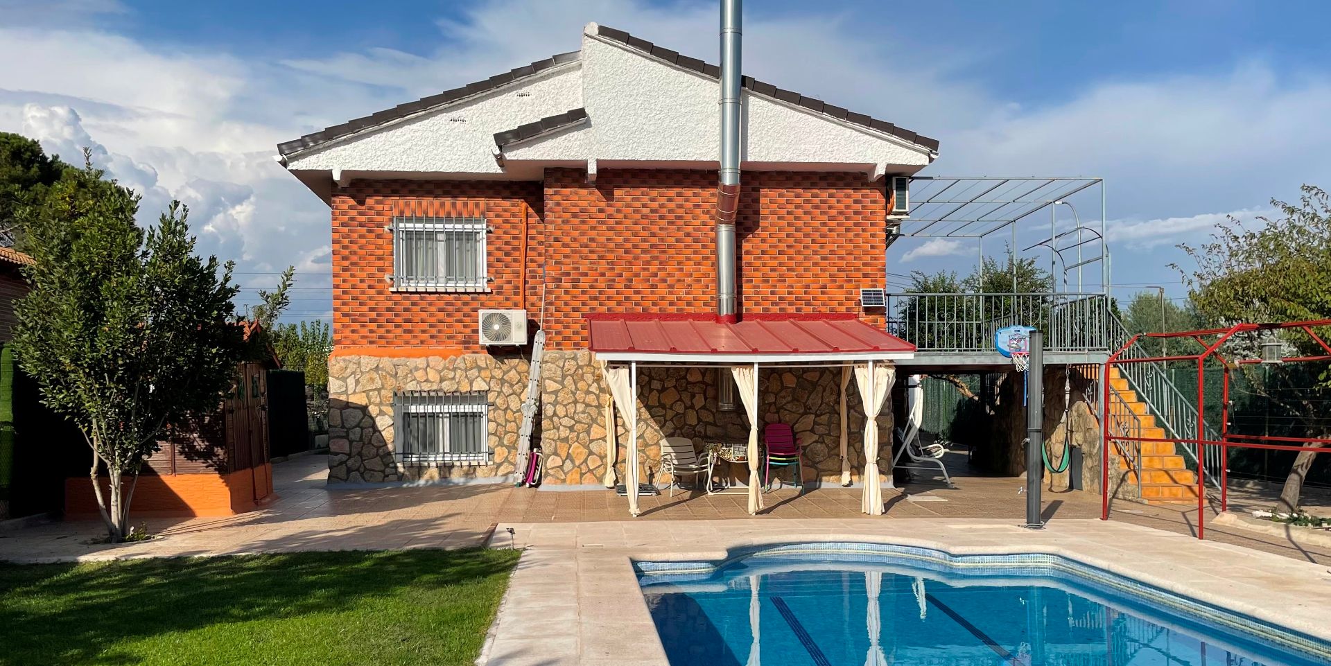 Piscina de Casa o xalet en venda en Santa Cruz del Retamar amb Aire condicionat, Calefacció i Jardí privat