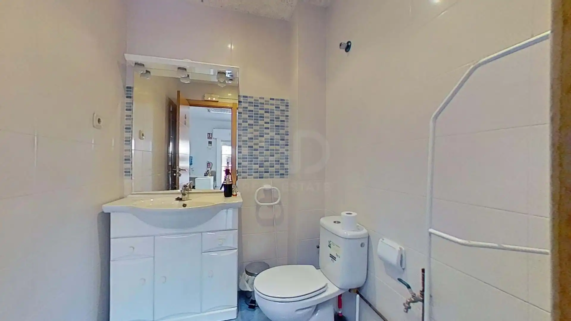Baño de Local en venta en Calafell