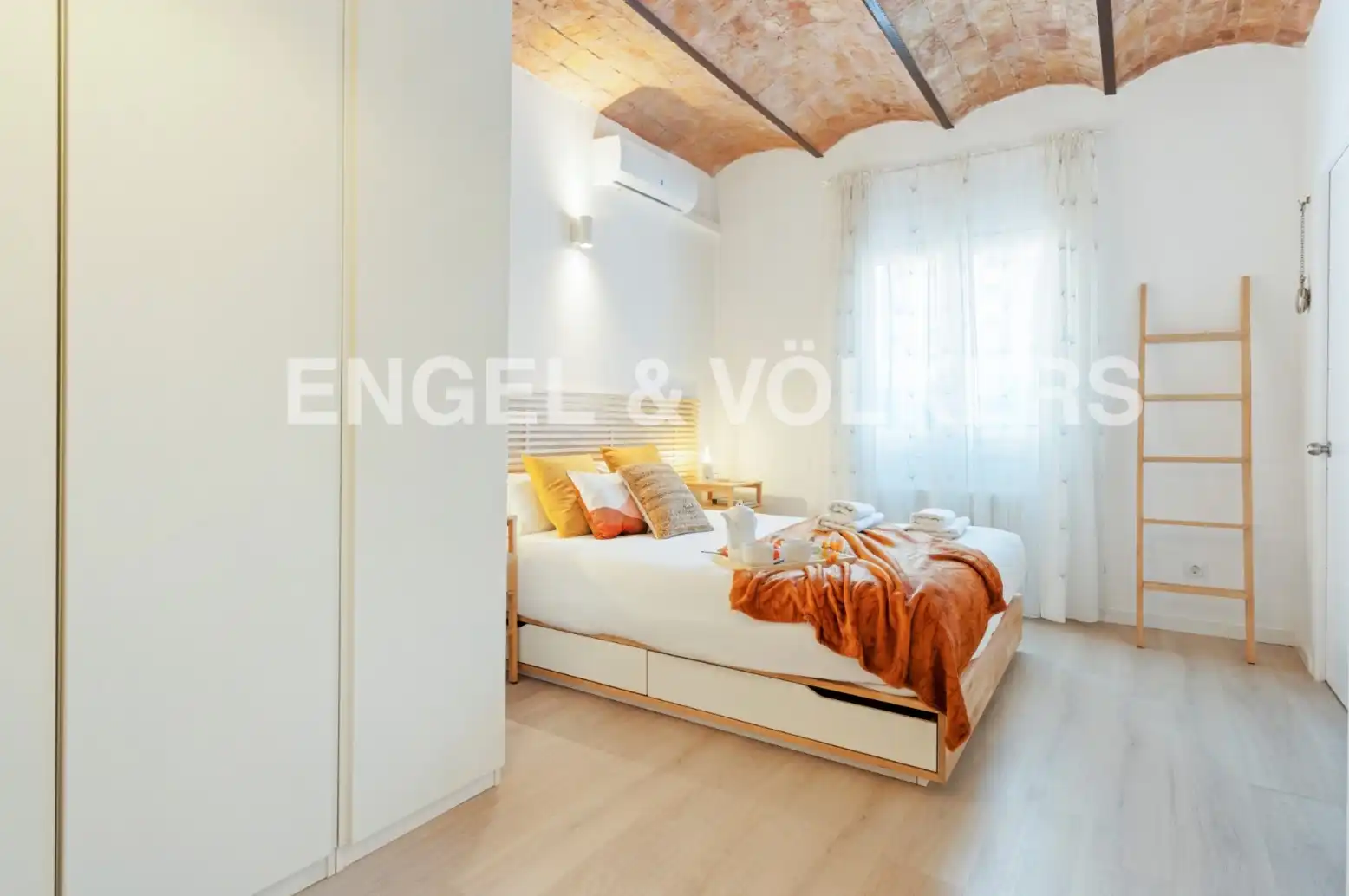Bedroom of Flat for rent in Barcelona  with Air Conditioner, Heating and Parquet flooring