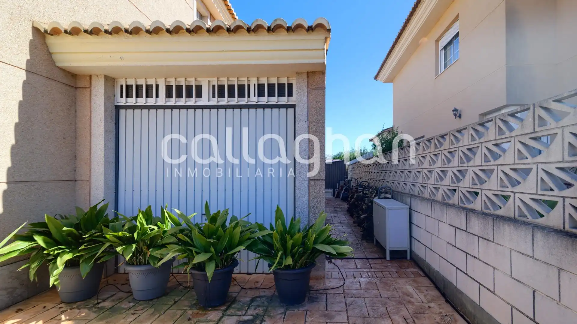 Vista exterior de Casa o xalet en venda en Polinyà de Xúquer amb Aire condicionat, Jardí privat i Terrassa
