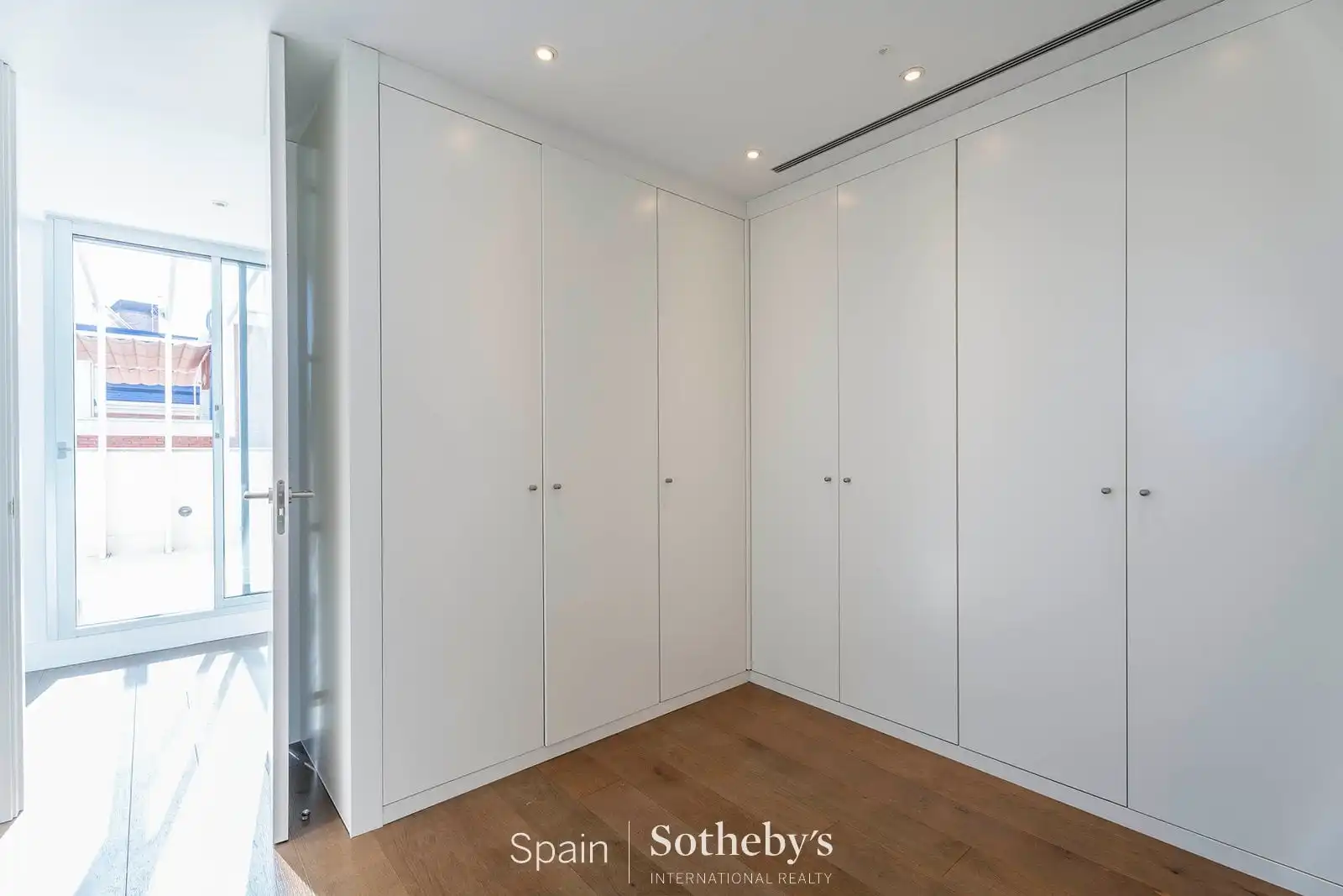 Casa adosada en venta en Madrid con Aire acondicionado, Calefacción y Jardín privado