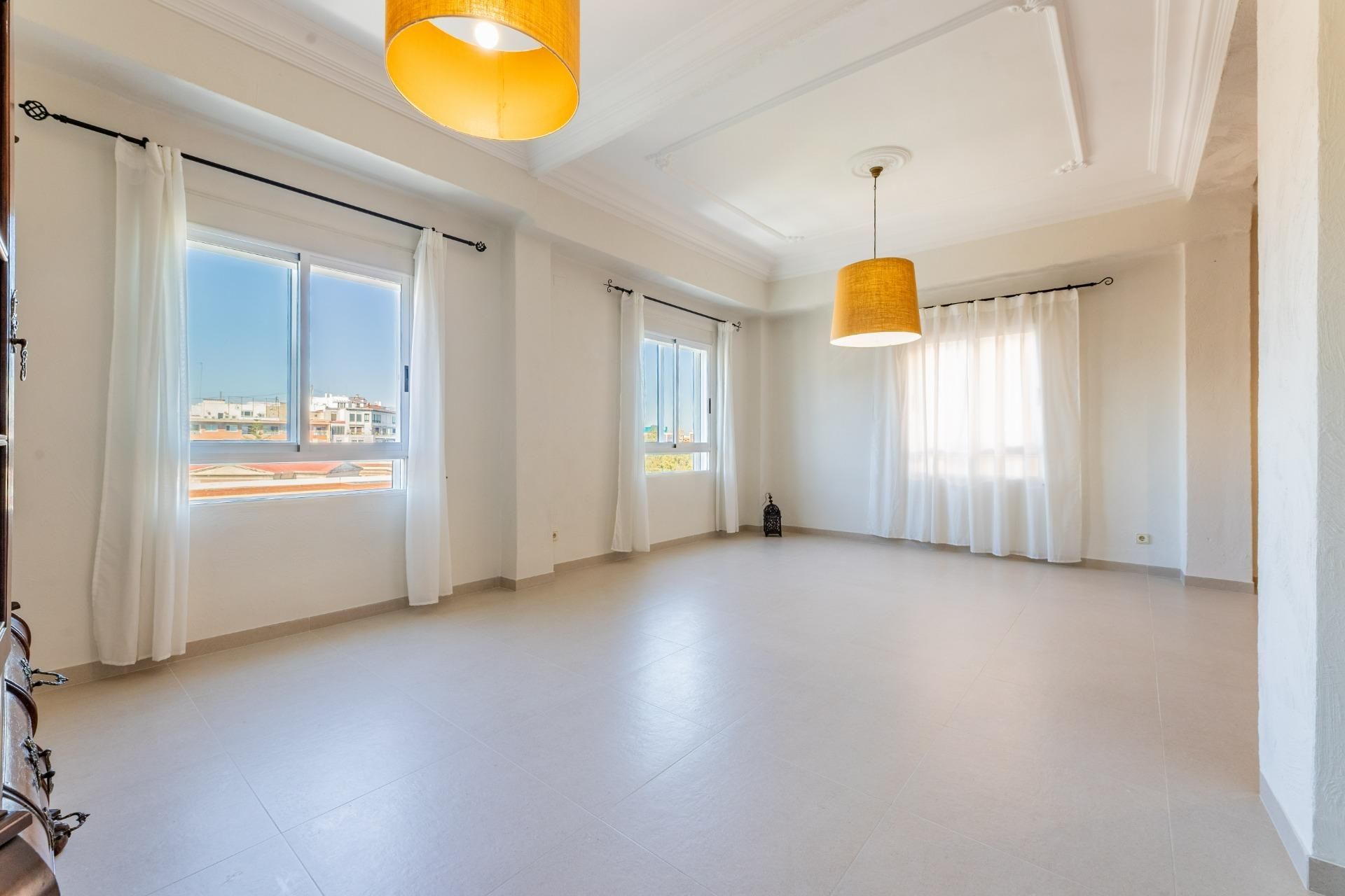 Sala de estar de Piso de alquiler en  Valencia Capital con Aire acondicionado, Terraza y Trastero