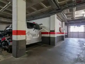 Parkplatz von Geschaftsraum zum Verkauf in Badalona mit Klimaanlage, Heizung und Terrasse