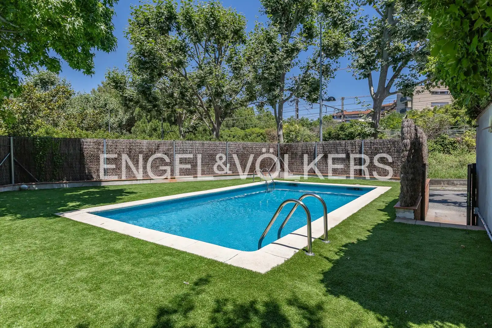 Piscina de Àtic en venda en Sant Cugat del Vallès amb Calefacció, Jardí privat i Parquet