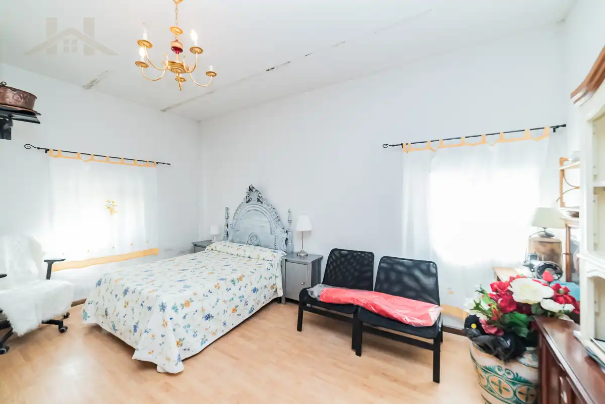 Dormitori de Casa o xalet en venda en Sevilla la Nueva amb Calefacció, Jardí privat i Piscina