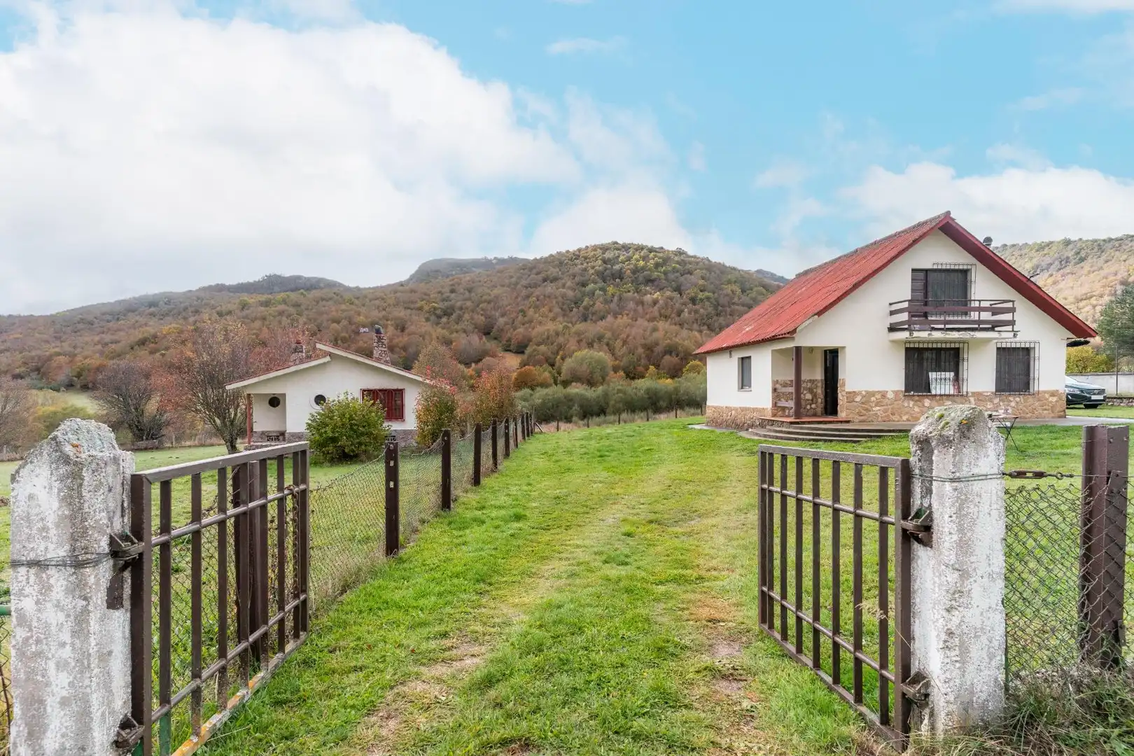 Vista exterior de Casa o chalet en venta en Burón con Jardín privado y Amueblado