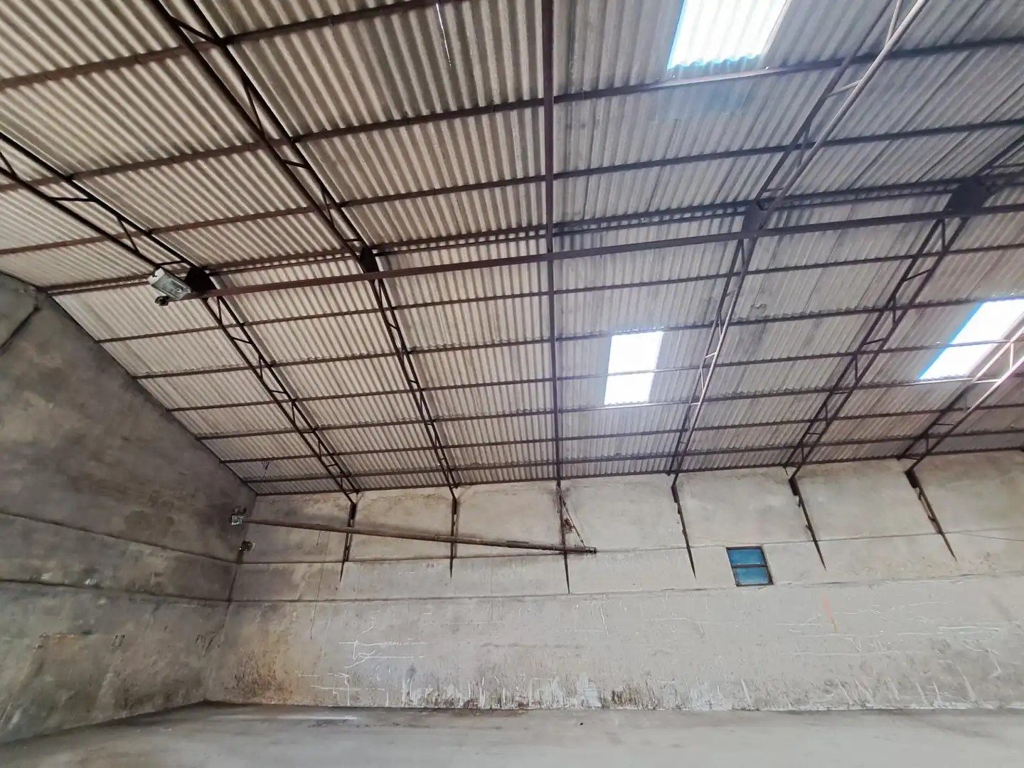 Vista exterior de Nave industrial en venta en Torrescárcela