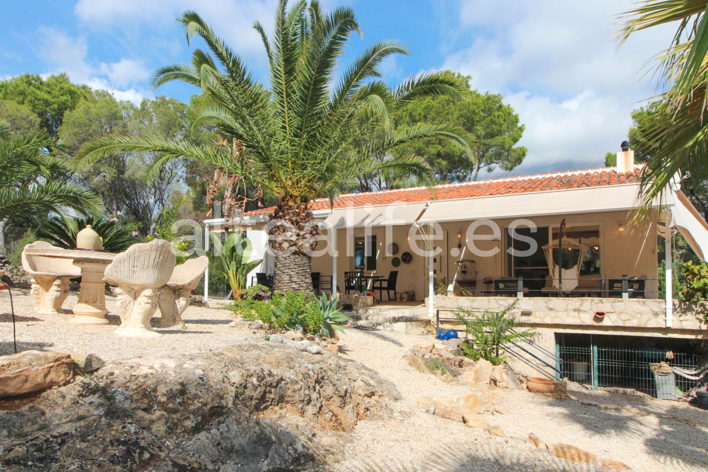 Vista exterior de Casa o xalet en venda en Altea amb Aire condicionat, Jardí privat i Terrassa