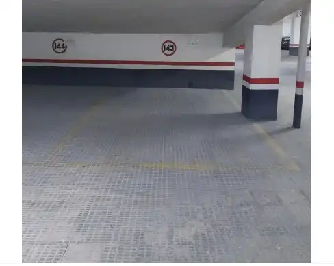 Individuel avec ascenseur à louer à Calle de Orense 64