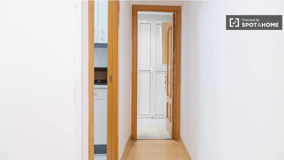Flat for rent in Madrid  with Air Conditioner, Heating and Furnished