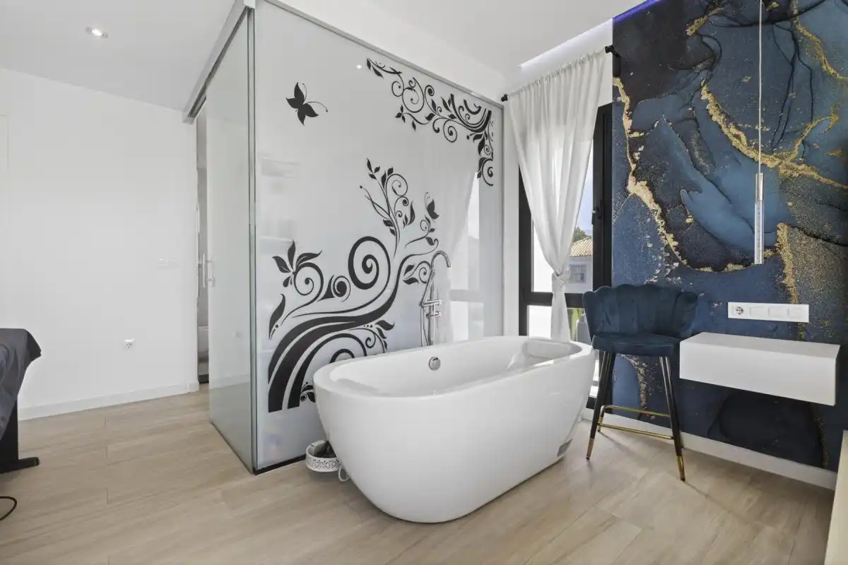 Baño de Casa o chalet en venta en Bormujos con Aire acondicionado, Calefacción y Jardín privado