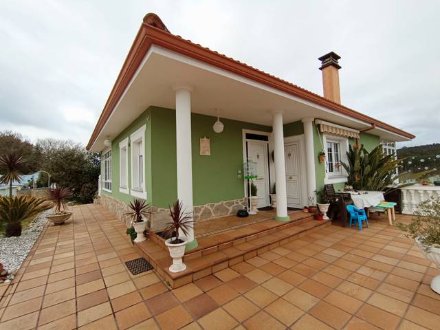 Casa-chalet en Venta en Xora en Coirós