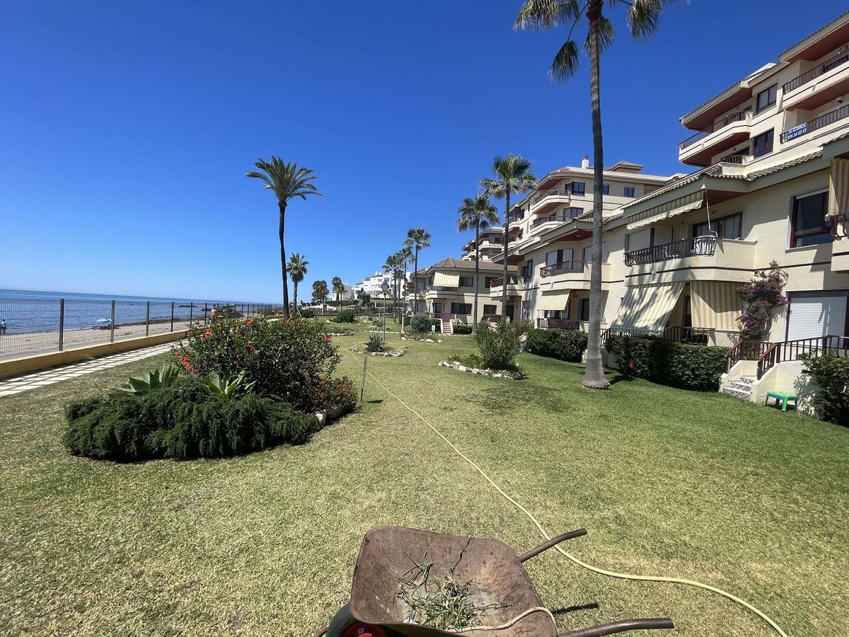 Vista exterior de Estudi en venda en Mijas amb Piscina comunitària