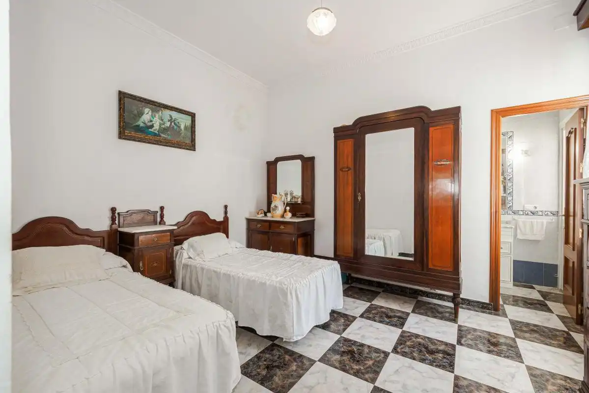 Dormitori de Casa adosada en venda en Pilas amb Calefacció, Terrassa i Balcó