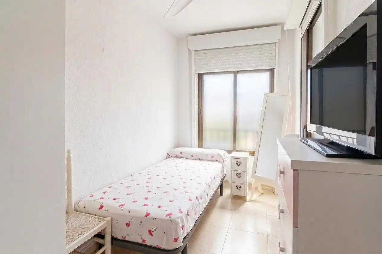 Habitación de Piso en venta en Motril con Terraza y Piscina comunitaria