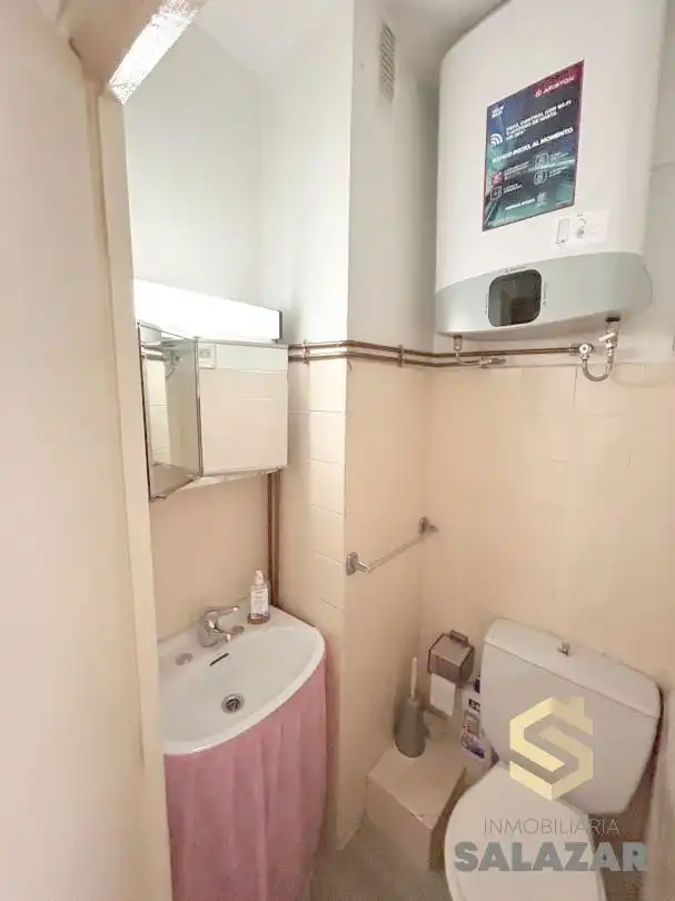Bathroom of Flat for rent in Bilbao   with Heating, Oven and Washing machine