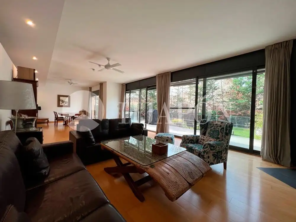 Sala de estar de Casa o chalet en venta en Alella con Aire acondicionado, Calefacción y Jardín privado