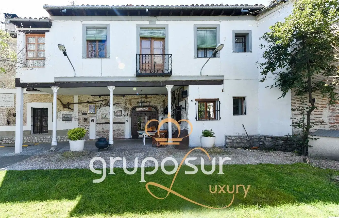 Country homes for sale in Olmedo  with Heating, Private garden and Parquet flooring
