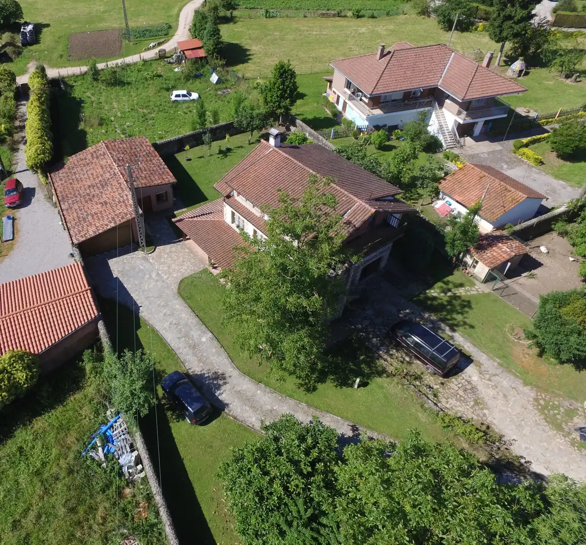 Vista exterior de Casa o xalet en venda en Cabezón de la Sal amb Calefacció, Jardí privat i Terrassa
