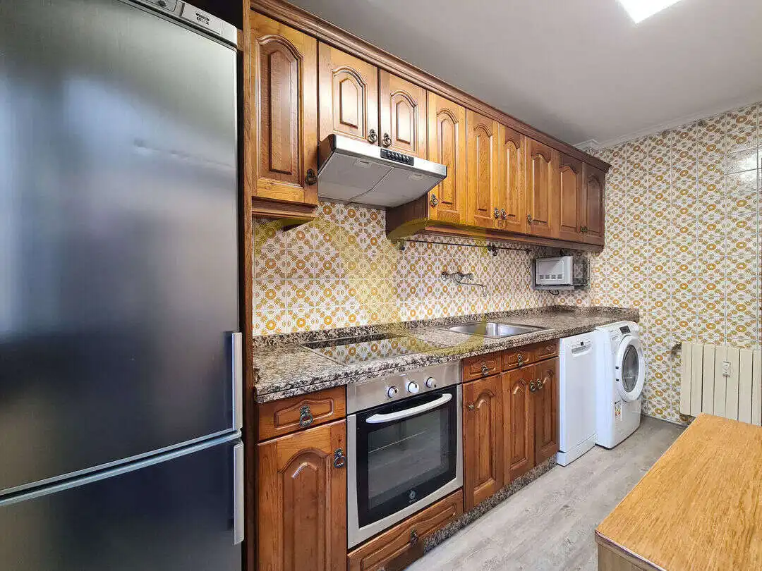 Cocina de Piso en venta en Oviedo  con Calefacción, Trastero y Amueblado