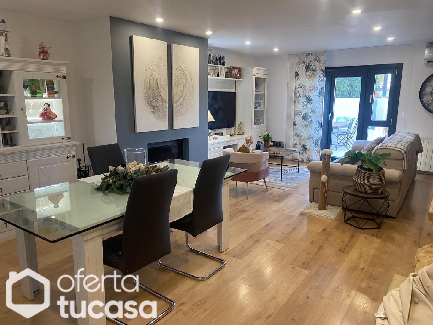 Vista exterior de Pis en venda en San Mateo de Gállego amb Jardí privat i Moblat