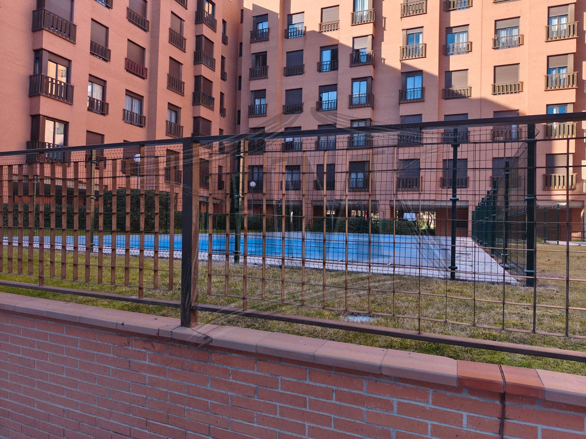 Swimming pool of Flat for sale in  Madrid Capital  with Air Conditioner, Heating and Private garden
