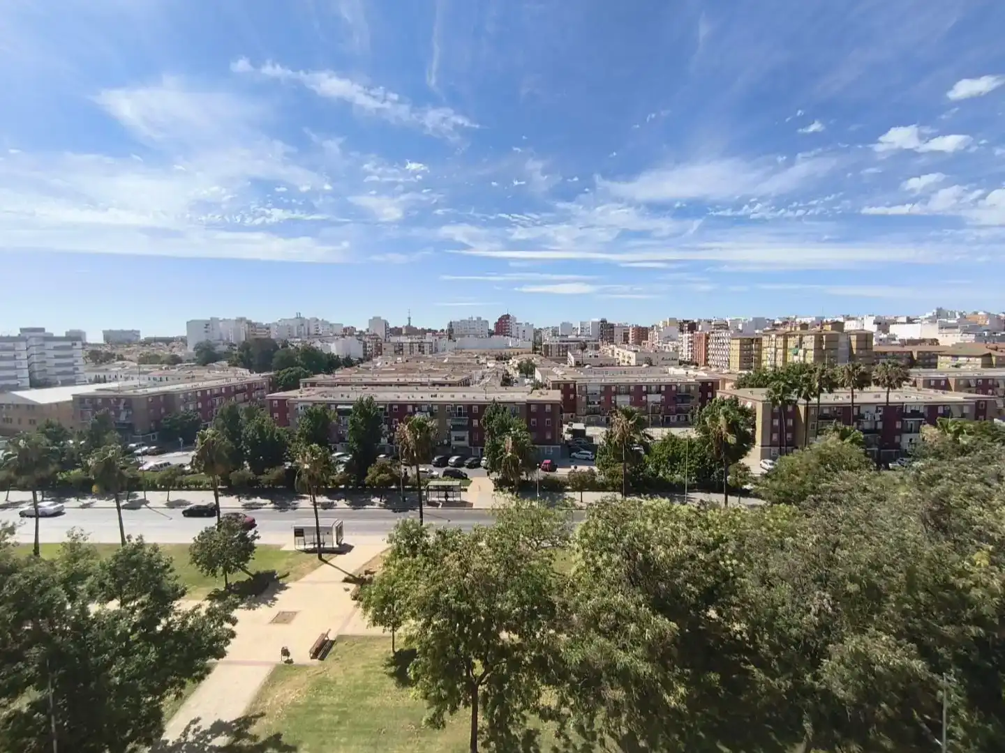 Vista exterior de Pis en venda en  Huelva Capital amb Aire condicionat, Piscina i Balcó