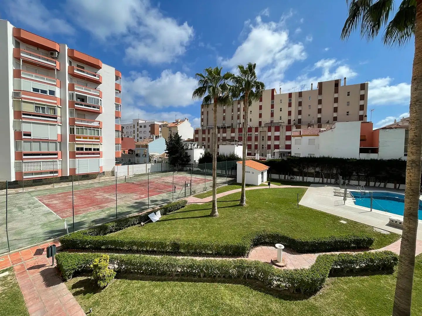 Vista exterior de Estudi en venda en Vélez-Málaga amb Aire condicionat, Moblat i Rentadora