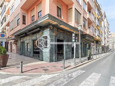 Local comercial en alquiler en Calle del Teatro