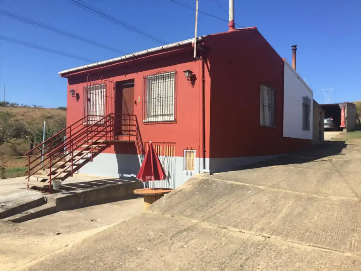 Vista exterior de Casa o chalet en venta en Benavides con Piscina