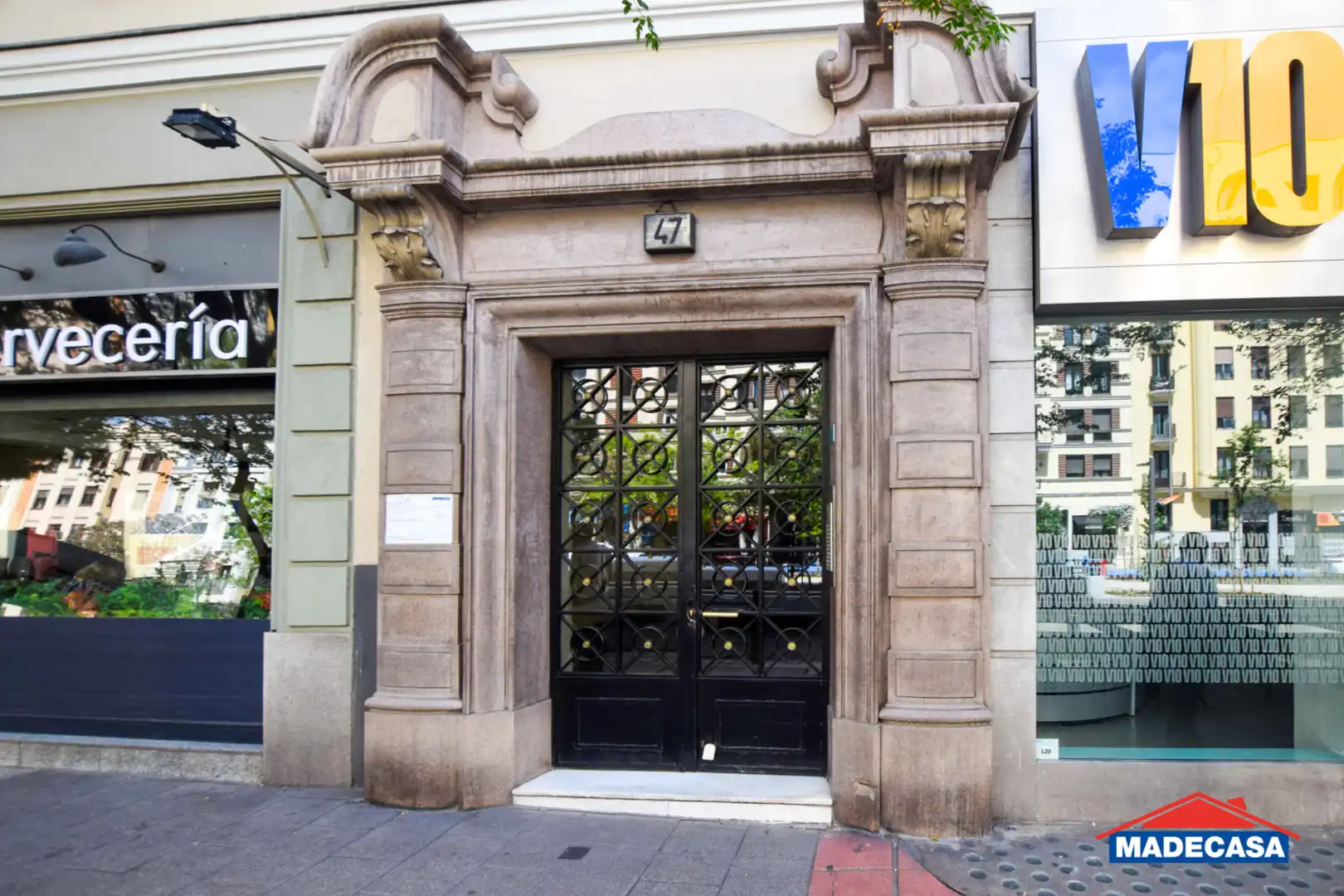 Vista exterior de Local en venta en  Madrid Capital con Aire acondicionado