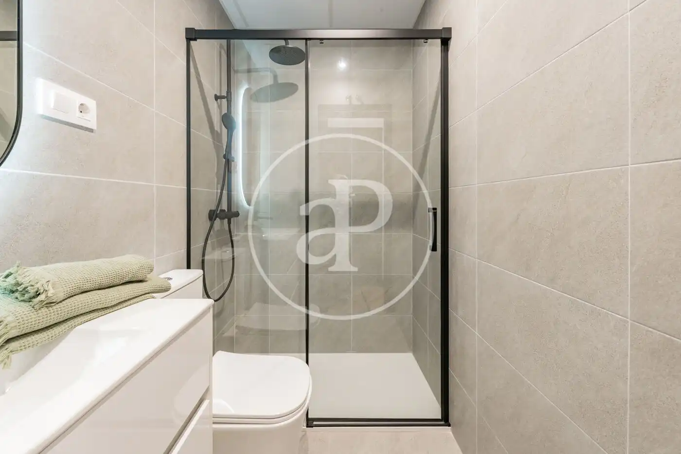 Bany de Pis en venda en Madrid amb Aire condicionat, Calefacció i Terrassa